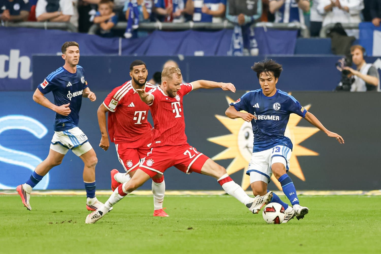 Schalke 04 resiste à pressão do Bayern e garante empate heroico