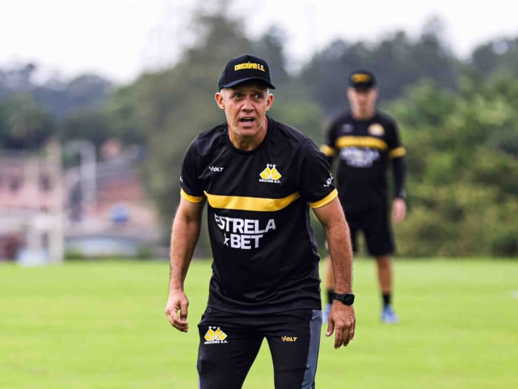 Eduardo Baptista ‘some’ do Criciúma e assume o Internacional