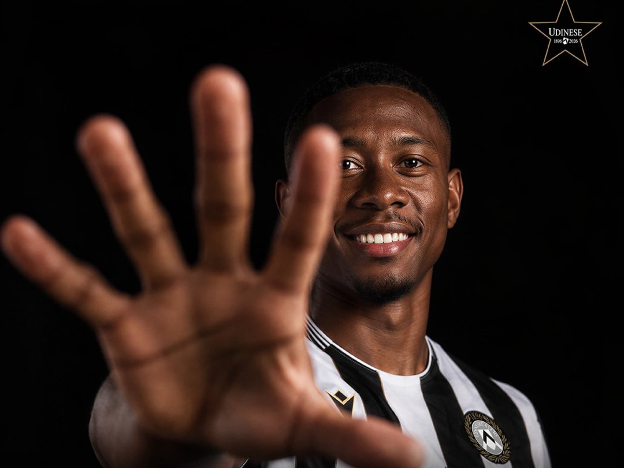 Alaba é apresentado na Udinese e assume papel de liderança no elenco