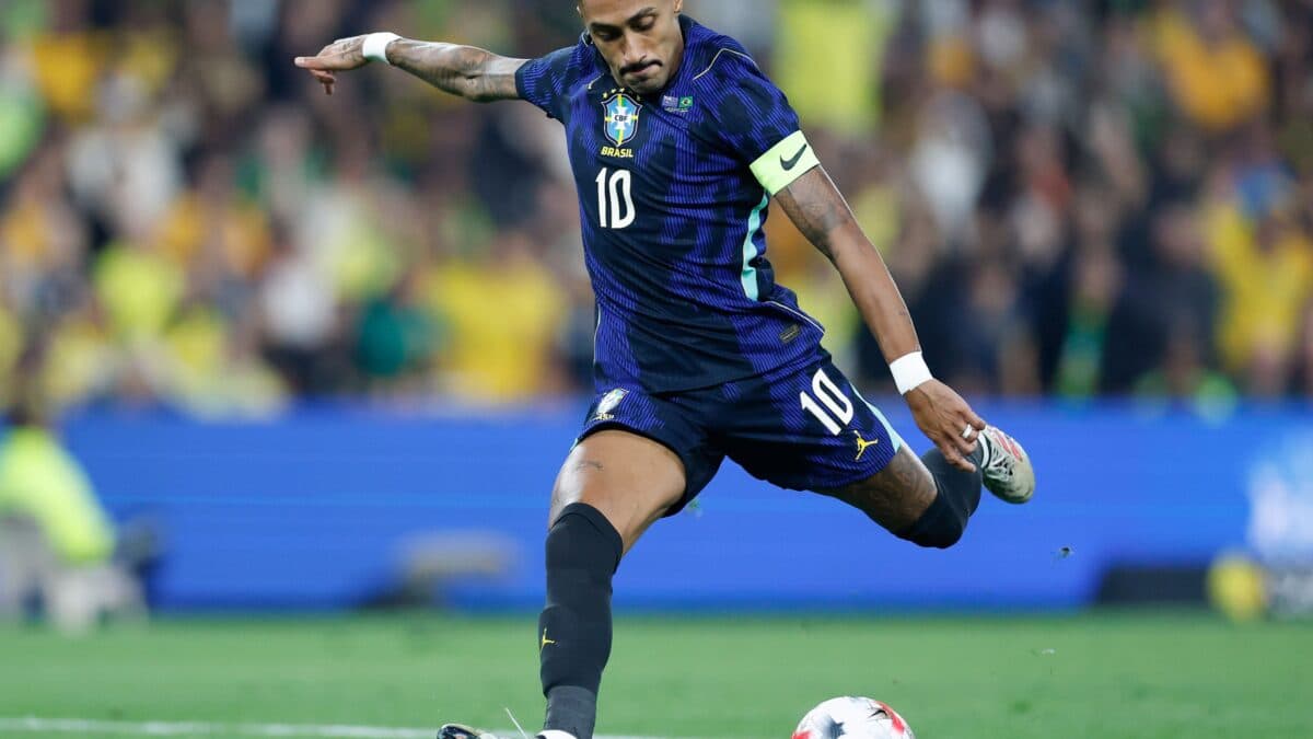 Raphinha ou Vini Jr., quem é o melhor batedor de pênaltis?