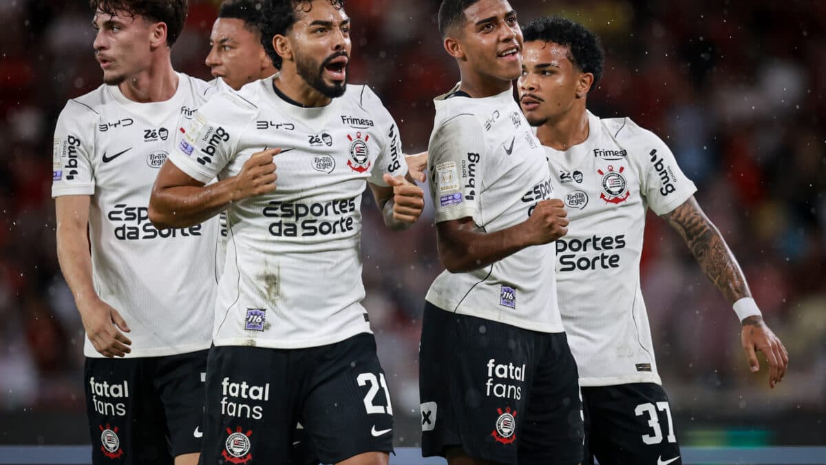 Alfinete chama Corinthians de ‘clube de várzea’