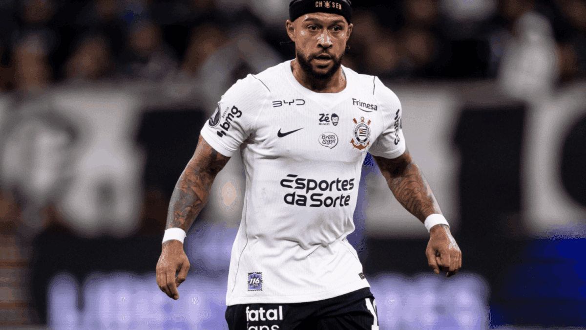 Corinthians confirma lesão em Memphis Depay e atacante vira desfalque contra o Vasco