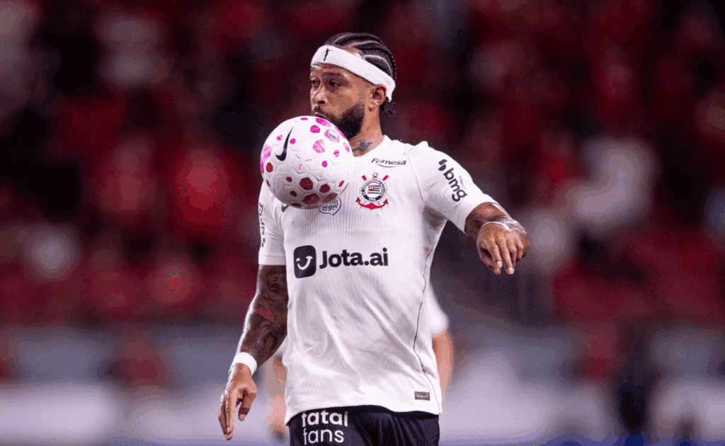 ‘Ex-jogador em atividade’, analisa Leandro Quesada sobre Memphis no Corinthians