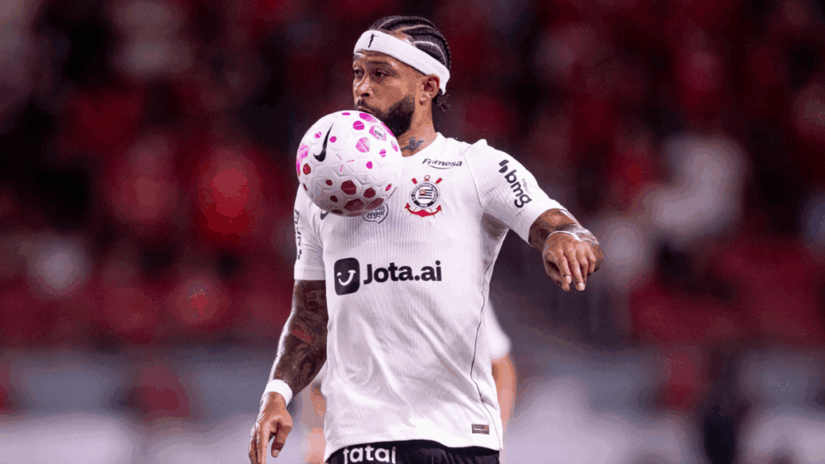 ‘Ex-jogador em atividade’, analisa Leandro Quesada sobre Memphis no Corinthians