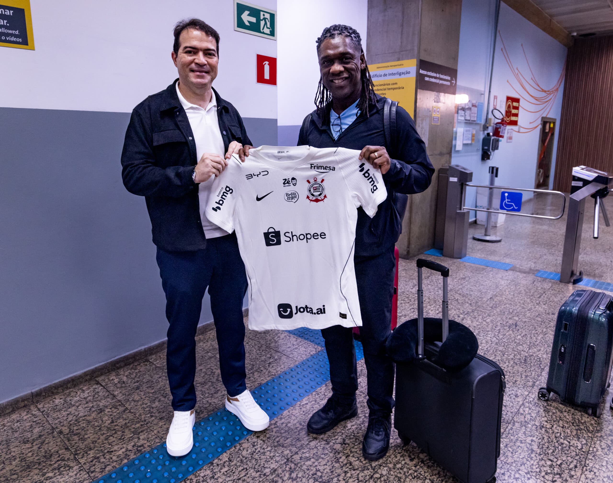 Diretor de futebol Marcelo Paz com o técnico Clarence Seedorf (Rodrigo Coca/Agência Corinthians)