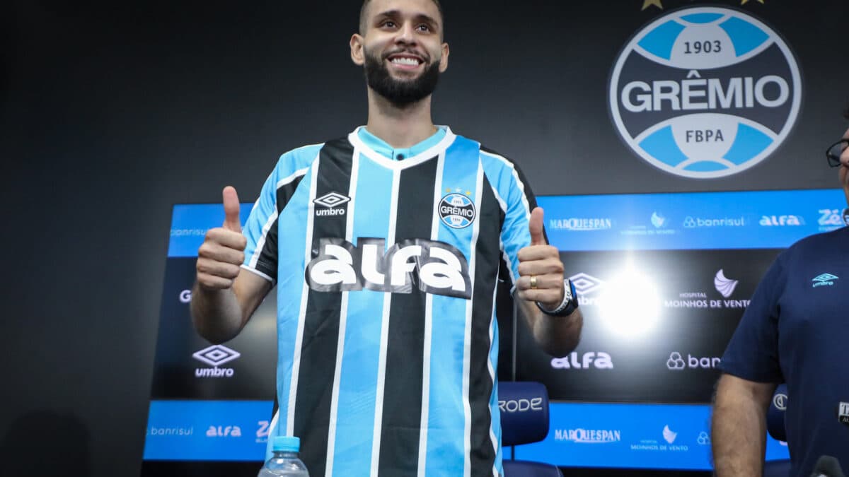 Vitória denuncia Grêmio e cobra R$ 10,3 milhões por transferência de Wagner Leonardo