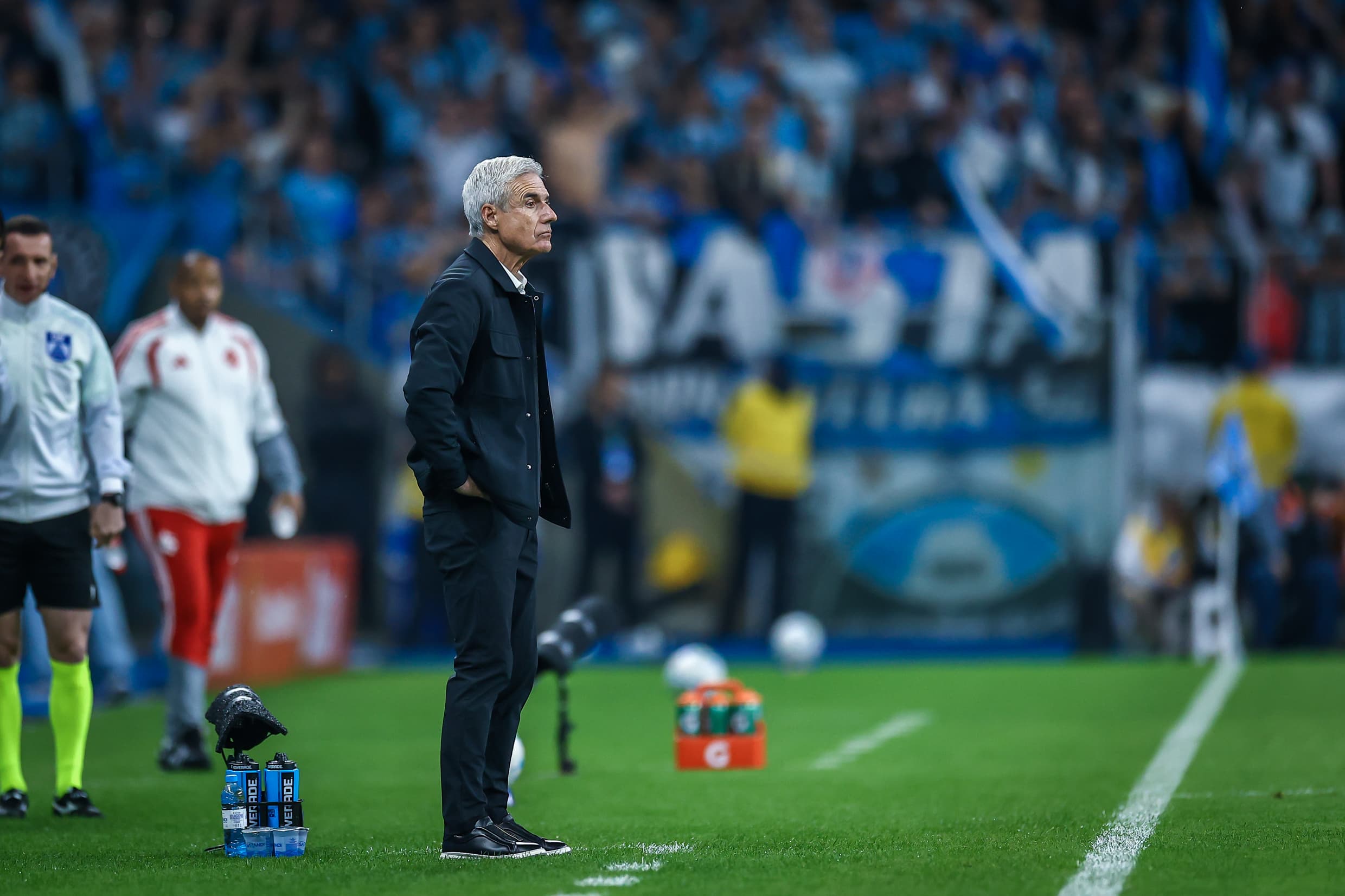 Luís Castro evita polêmica com Renato e manda recado ao Grêmio: ‘Time precisa de paz’