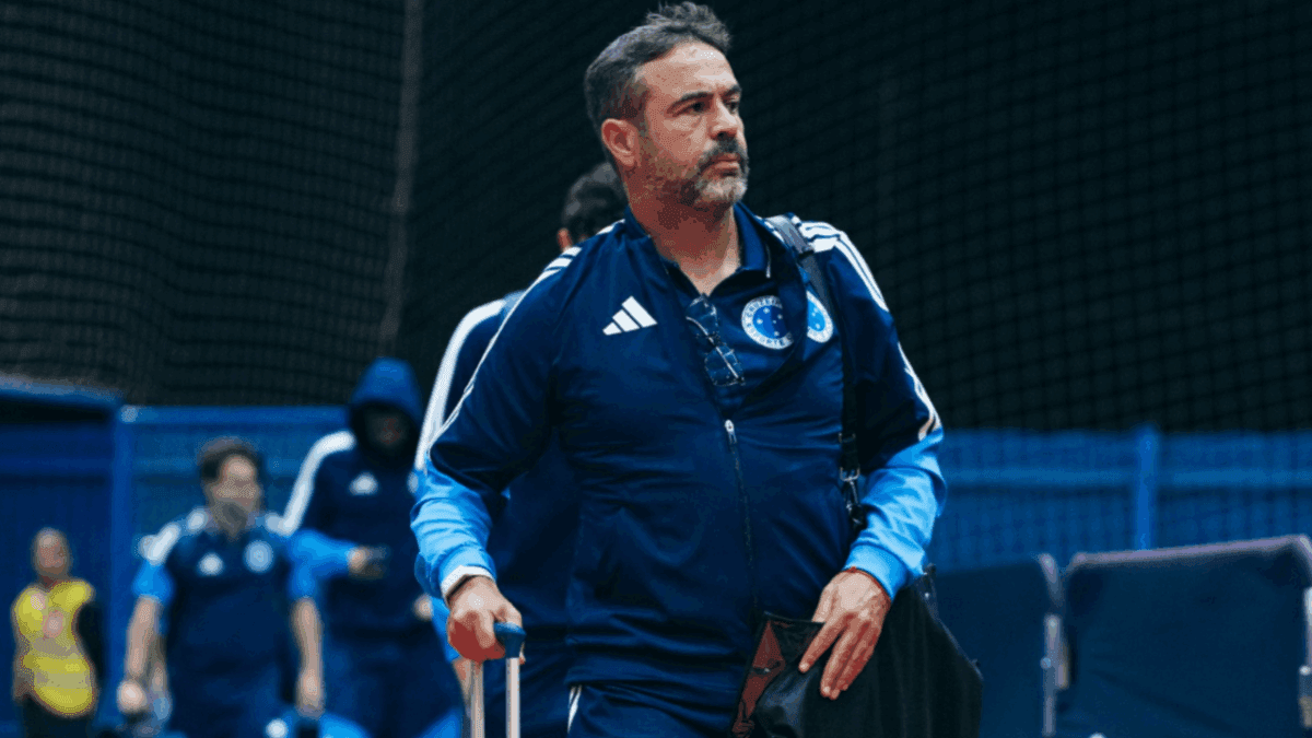 Artur Jorge denuncia xenofobia de torcedores em jogo do Cruzeiro contra o Bragantino