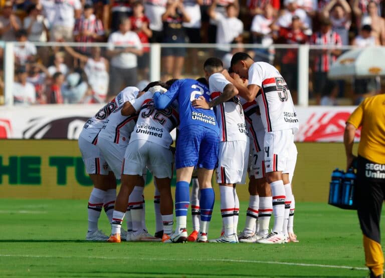 São Paulo liga alerta com pendurados antes de clássico contra o Corinthians