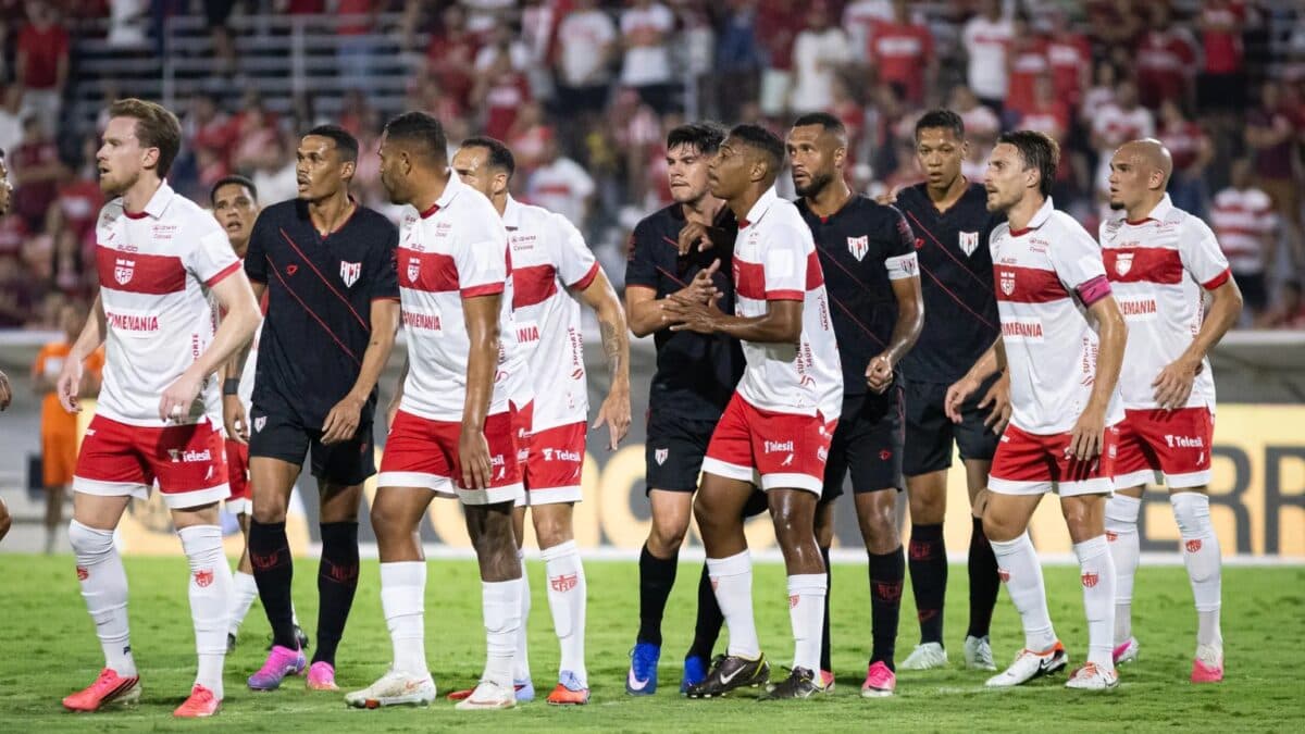 CRB deslancha no segundo tempo e vence Atlético-GO por 3 a 1