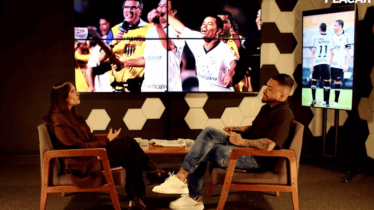 Dentinho relembra causos com Ronaldo no Corinthians: ‘Meu pai’