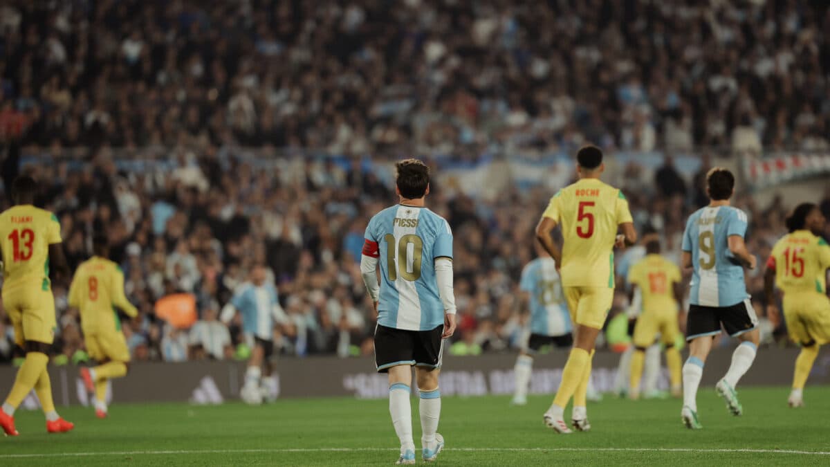 Ação de marketing com drones revolta torcida em despedida de Messi