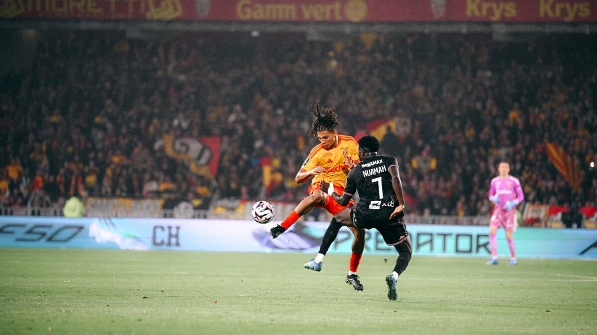 Lens supera o vice-líder Lyon com duas assistências de Thauvin