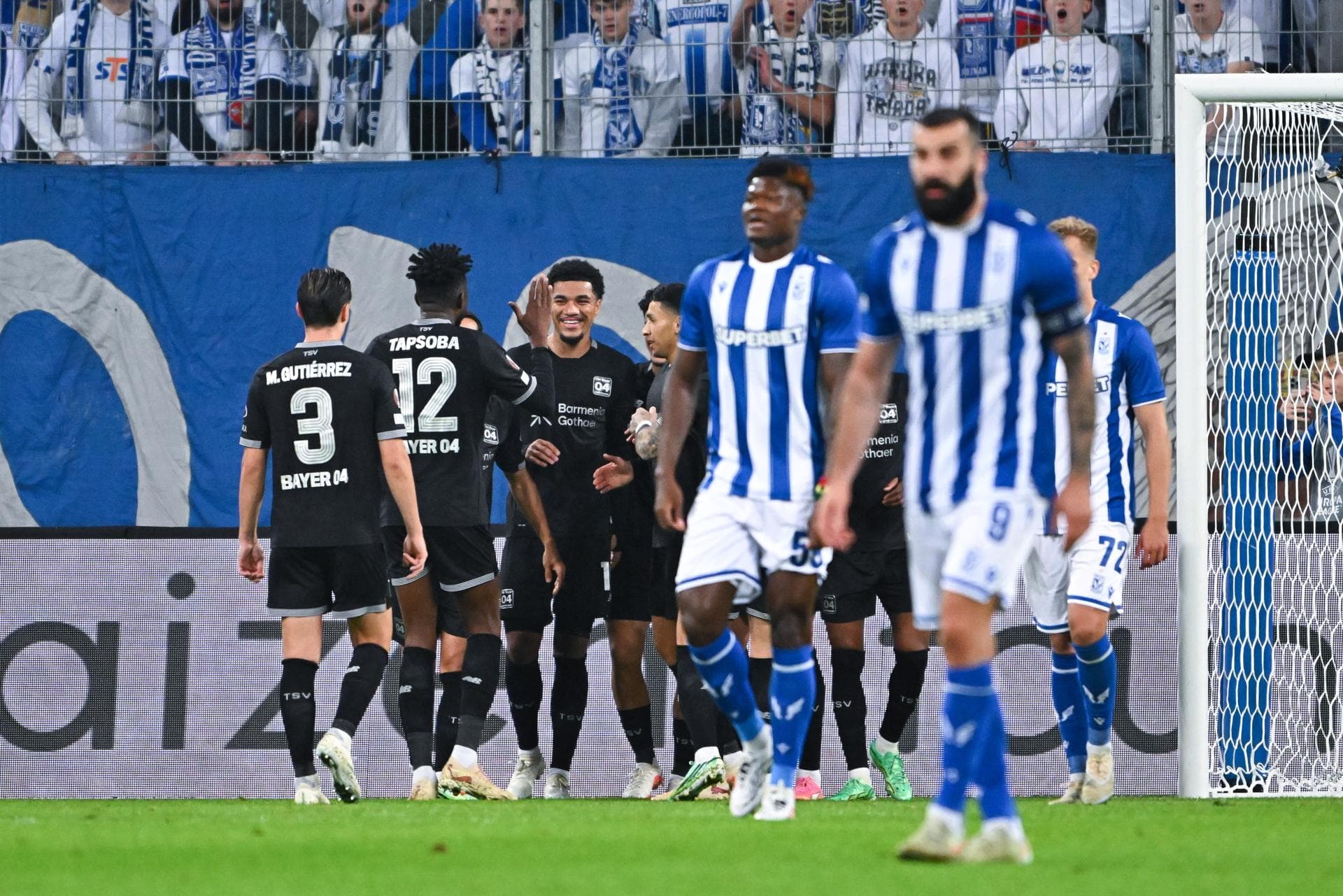 Liga Europa: Com dois de Schick, Bayer Leverkusen goleia o Lech Poznan