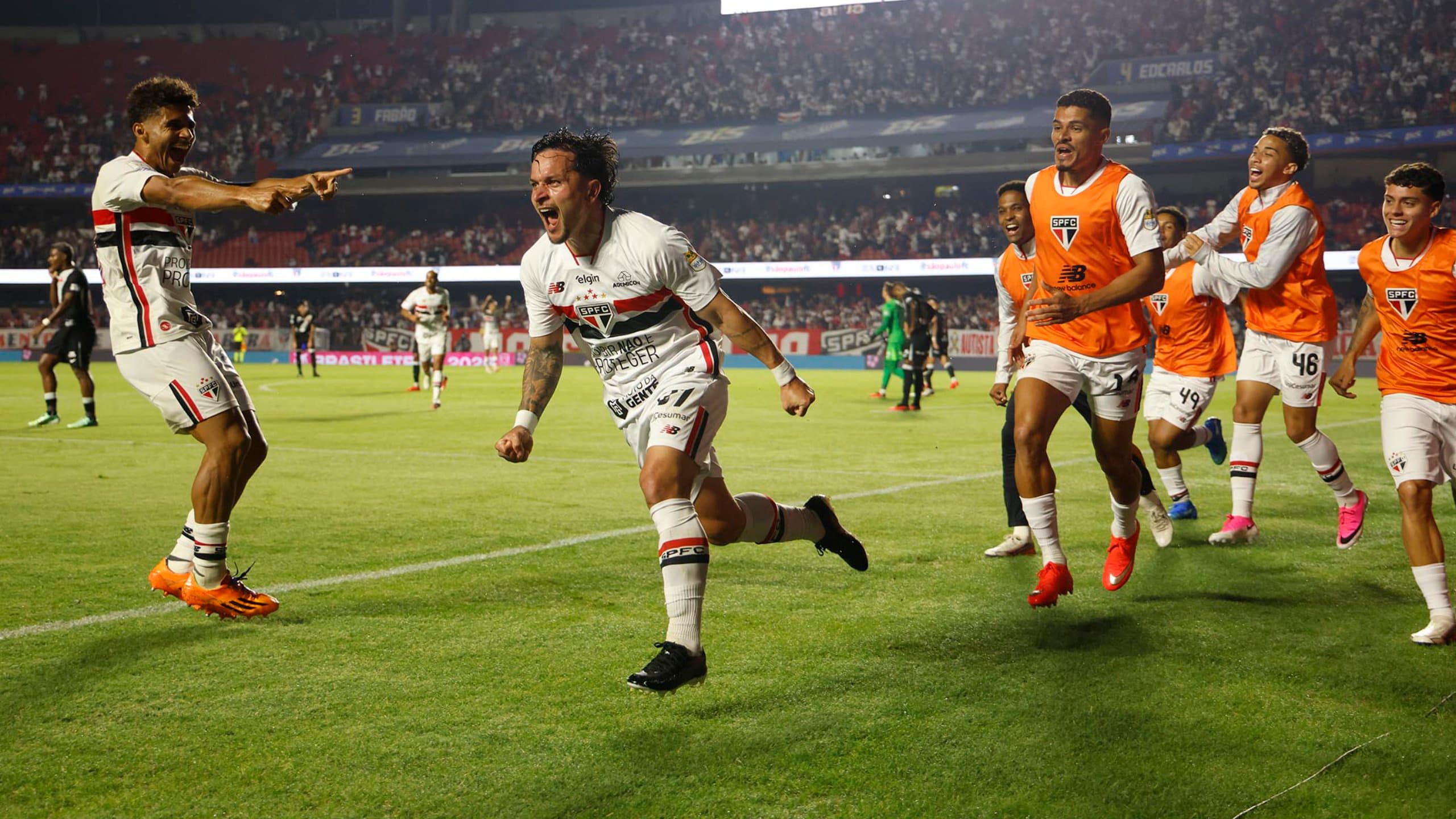 São Paulo supera o Vasco com gol de Artur e sobe na tabela
