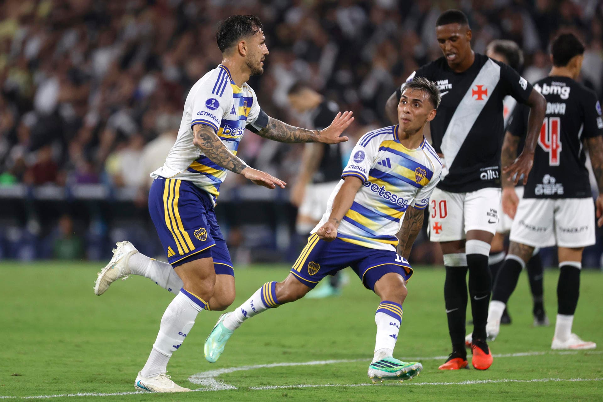 Leandro Paredes marcou o gol da classificação do Boca Juniors sobre o Vasco no Maracanã (EFE/ Antonio Lacerda)