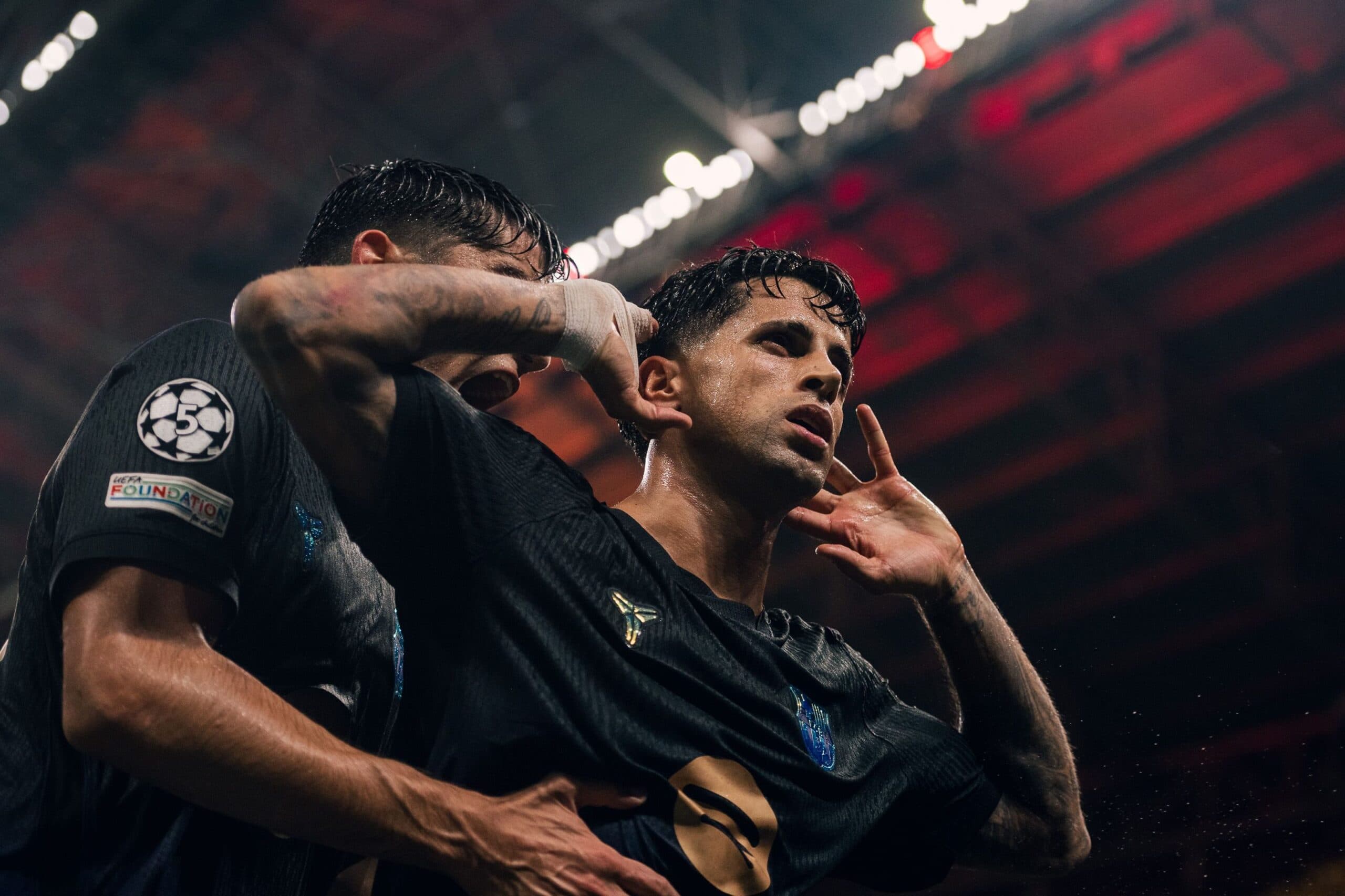 Barcelona domina, vira sobre o Galatasaray e segue 100% na Champions
