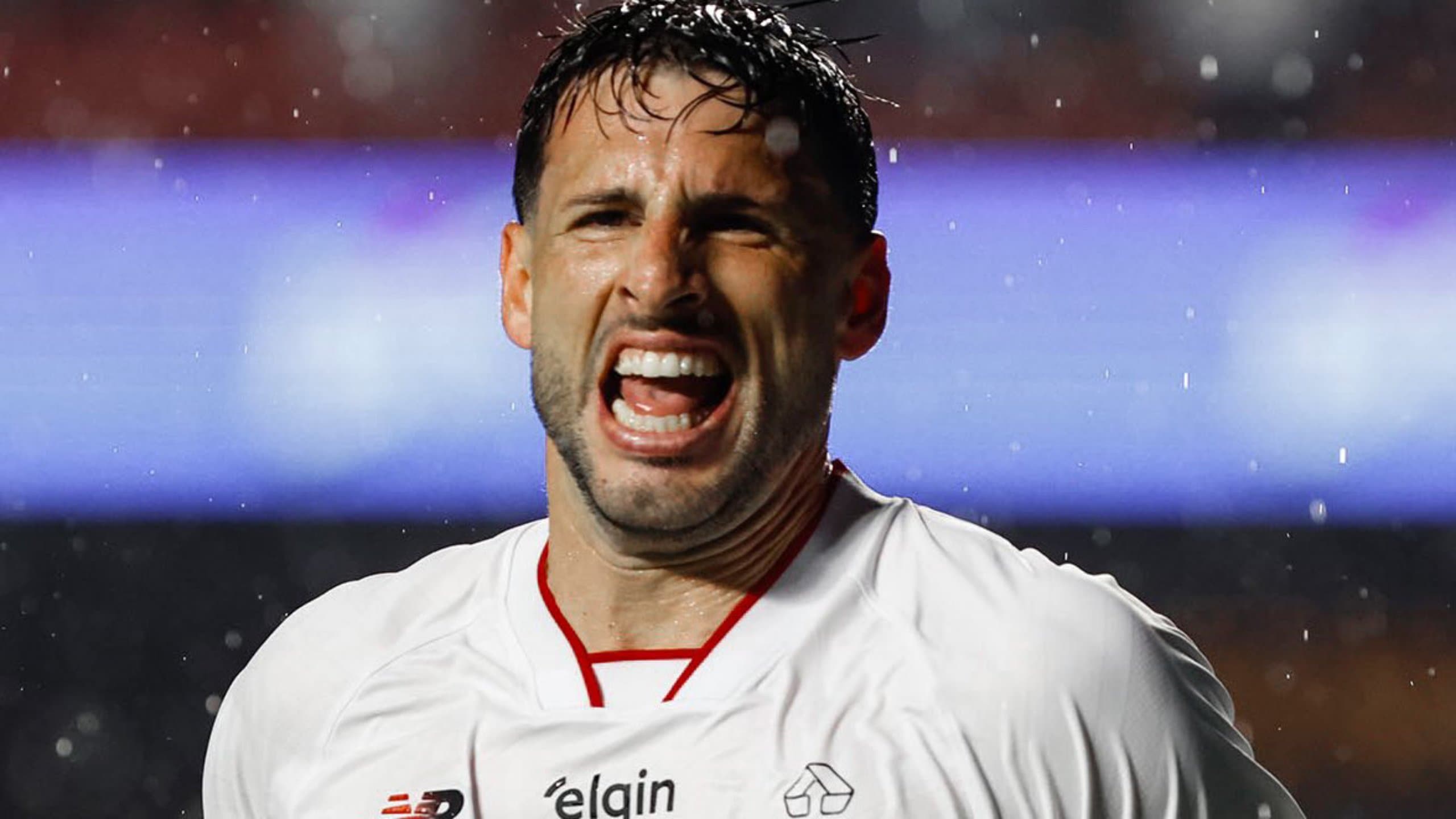 São Paulo domina, Calleri decide e garante três pontos sobre o Vitória