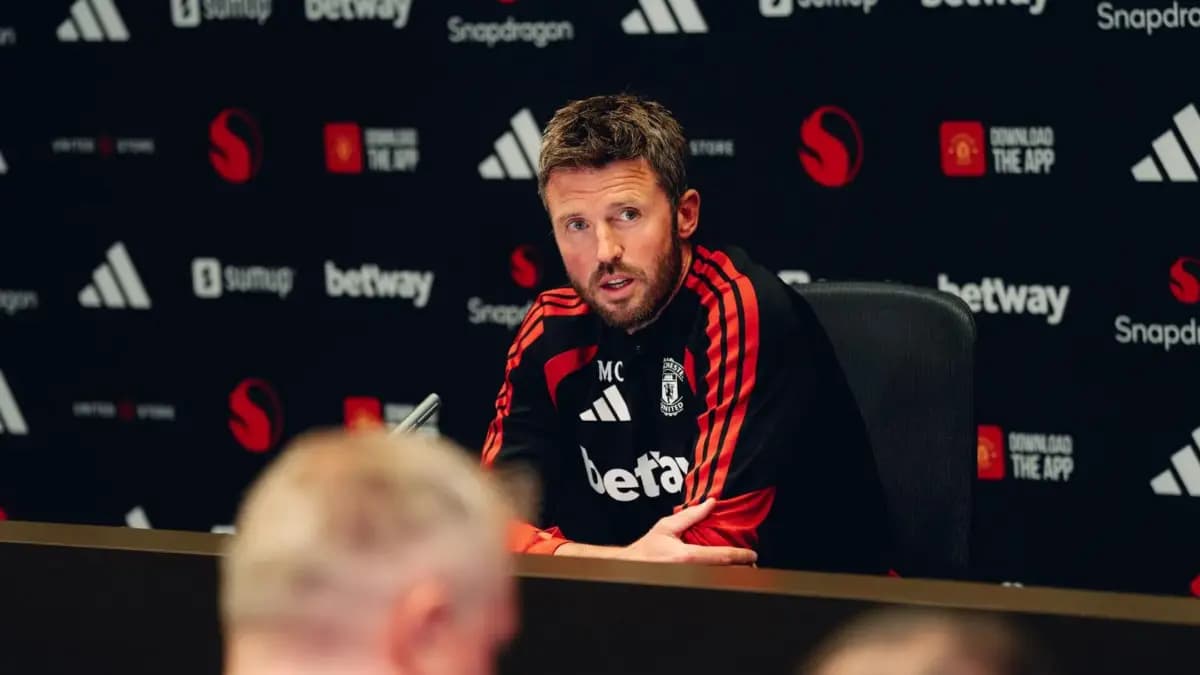 Carrick minimiza polêmica de Lisandro Martínez no Manchester United