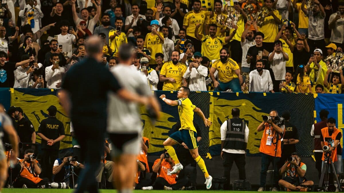 Após polêmica na seleção, Cristiano Ronaldo volta ao Al-Nassr fazendo gol