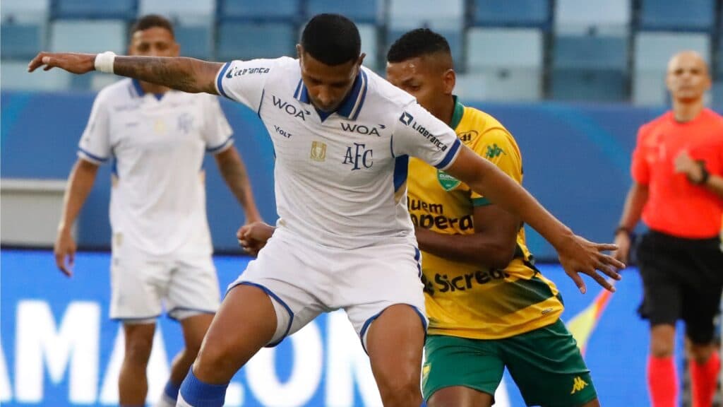 Avaí resiste a 23 finalizações do Cuiabá e vence na Arena Pantanal