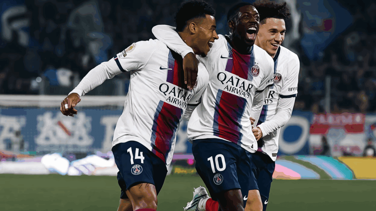 Dembélé perde pênalti, mas se redime e comanda virada do Paris Saint-Germain