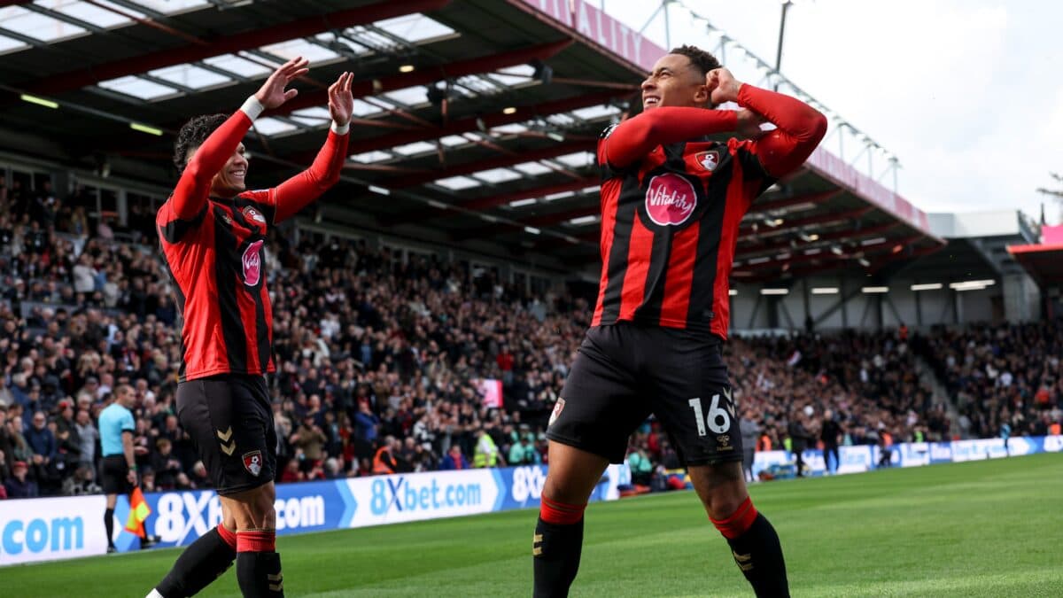 Brasileiro brilha com gol e assistência, e Bournemouth vence a primeira