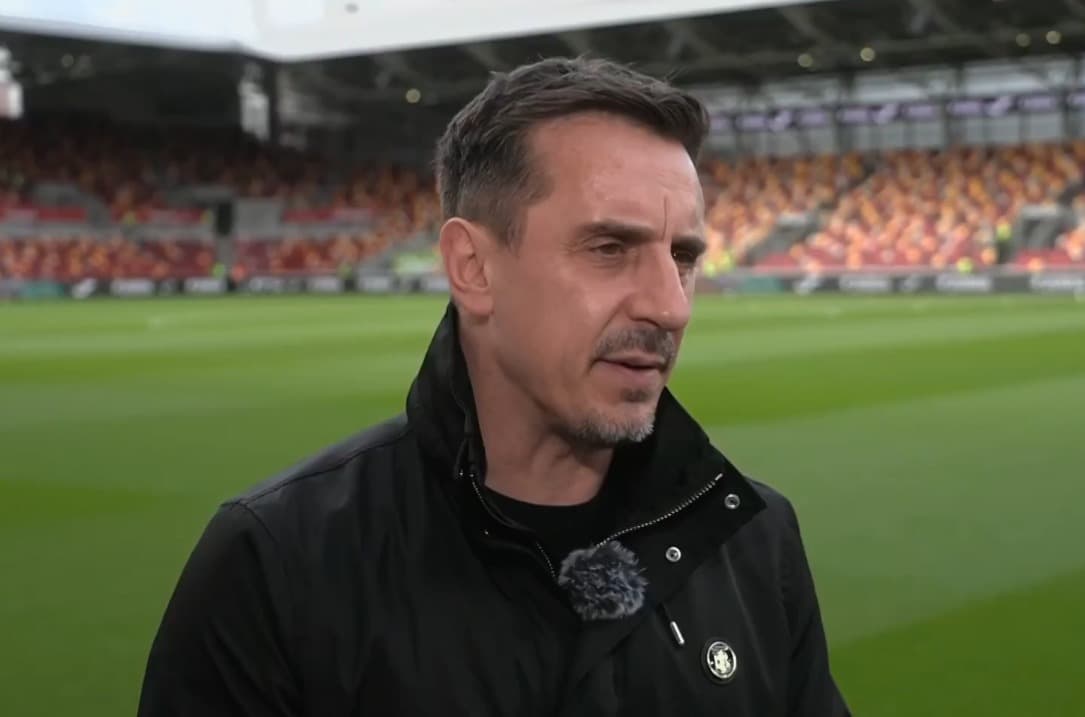 Gary Neville critica elenco do United e defende  permanência de Carrick