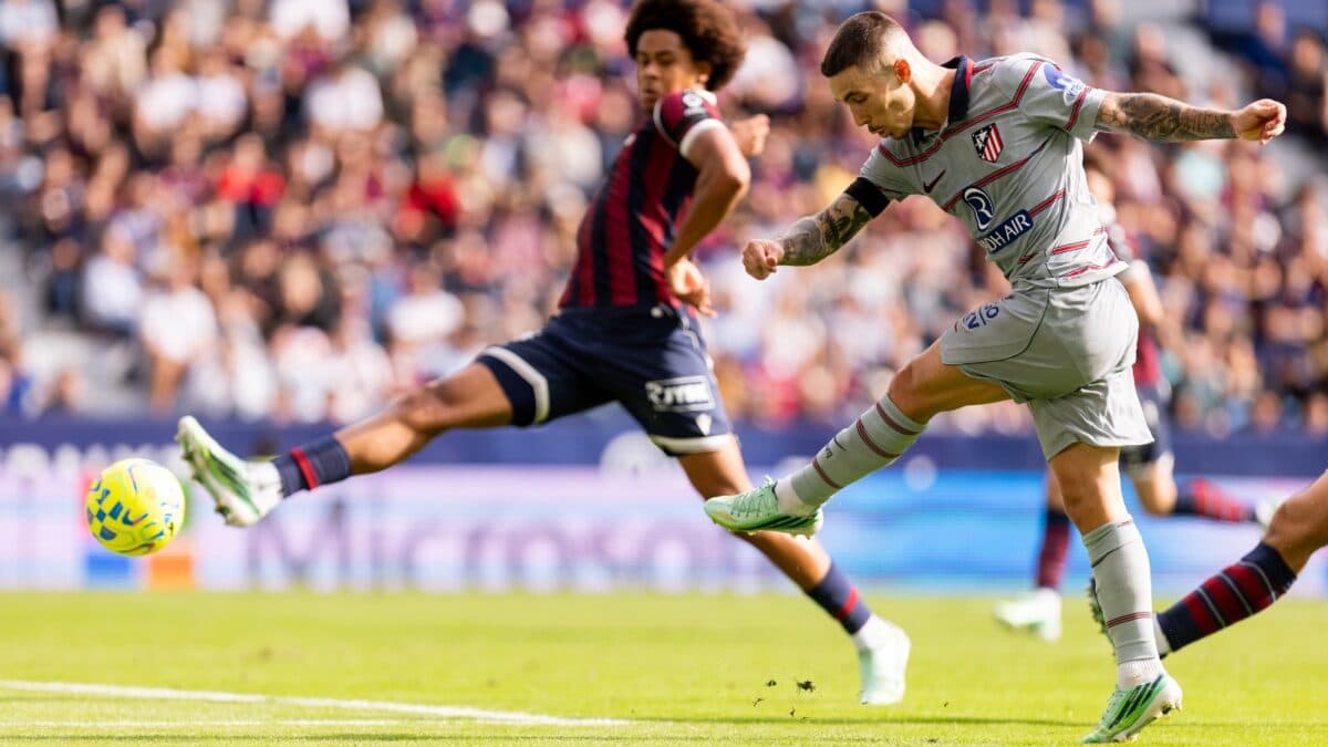Atlético de Madrid vence Levante por 2 a 0 e pode virar líder no Campeonato Espanhol