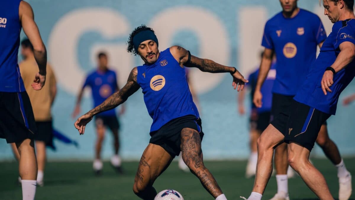 Raphinha treina no Barcelona e clube define condição para atacante voltar a jogar; entenda