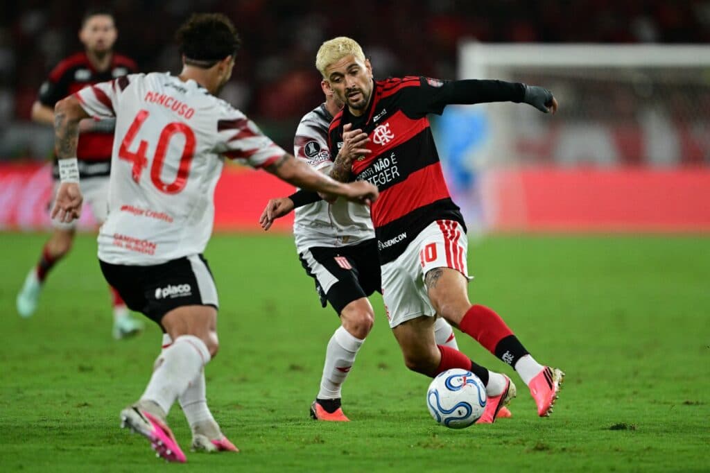 Arrascaeta fala em ‘virar a página’ após eliminação e diz que Flamengo não deu seu máximo