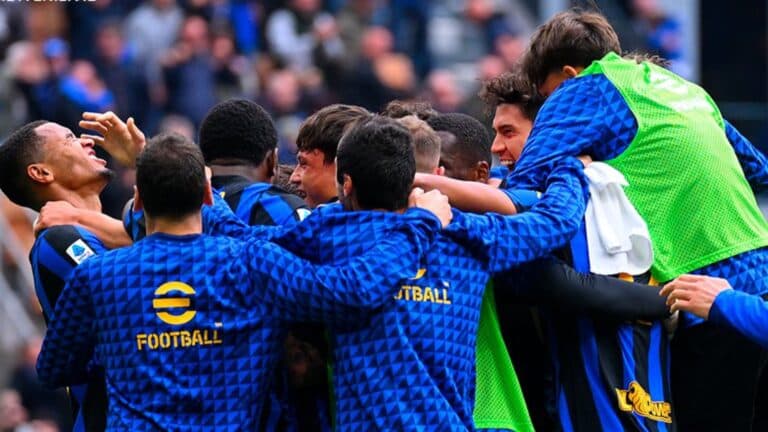 Inter de Milão vira sobre a Fiorentina e assume a liderança