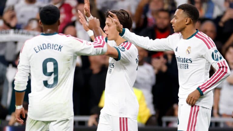 Real Madrid domina, goleia o Sevilla por 4 a 1 e segue em terceiro