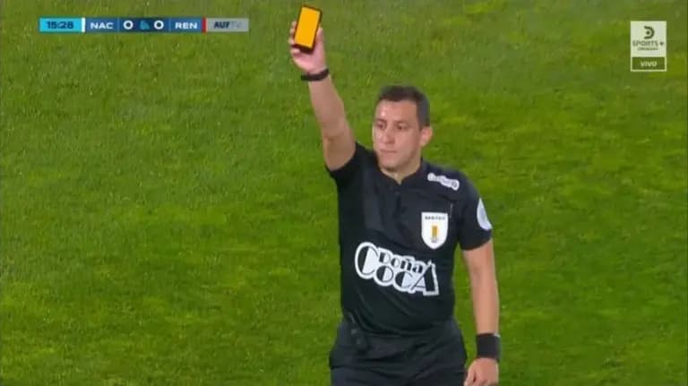 Campeonato testa cartões virtuais na arbitragem