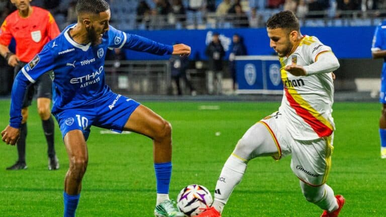 Com duas assistências de Thauvin, Lens vence o Troyes fora de casa