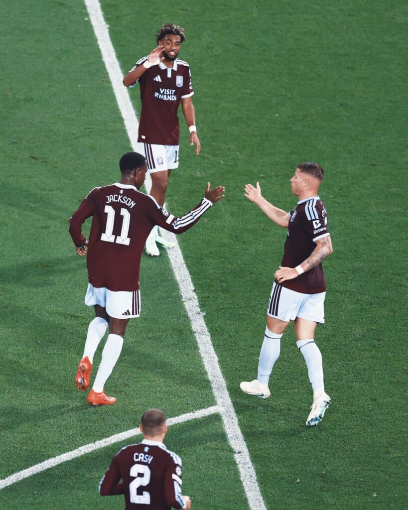 Com show de Nico Jackson e Barkley, Aston Villa goleia o Fenerbahçe por 6 a 0