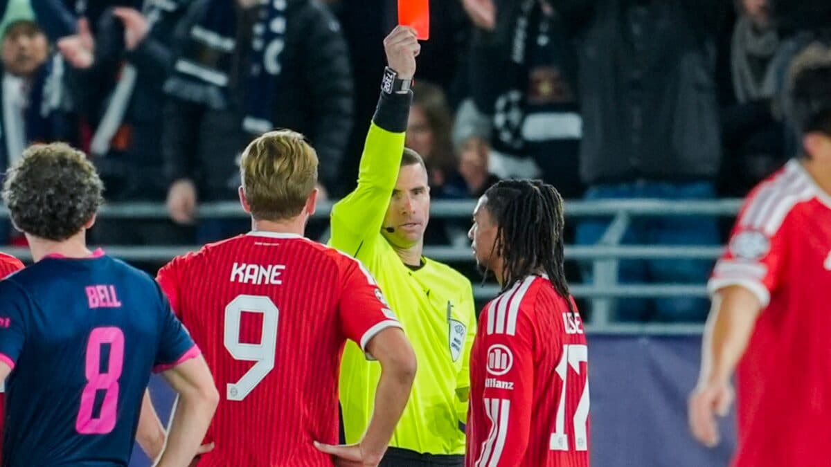 Kane critica Olise após expulsão em empate do Bayern: ‘Precisa aprender’