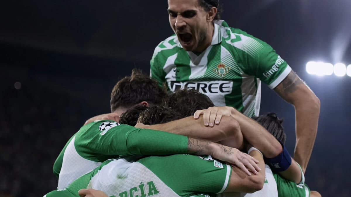 Com assistência de Antony, Betis vence Porto de virada pela Champions League