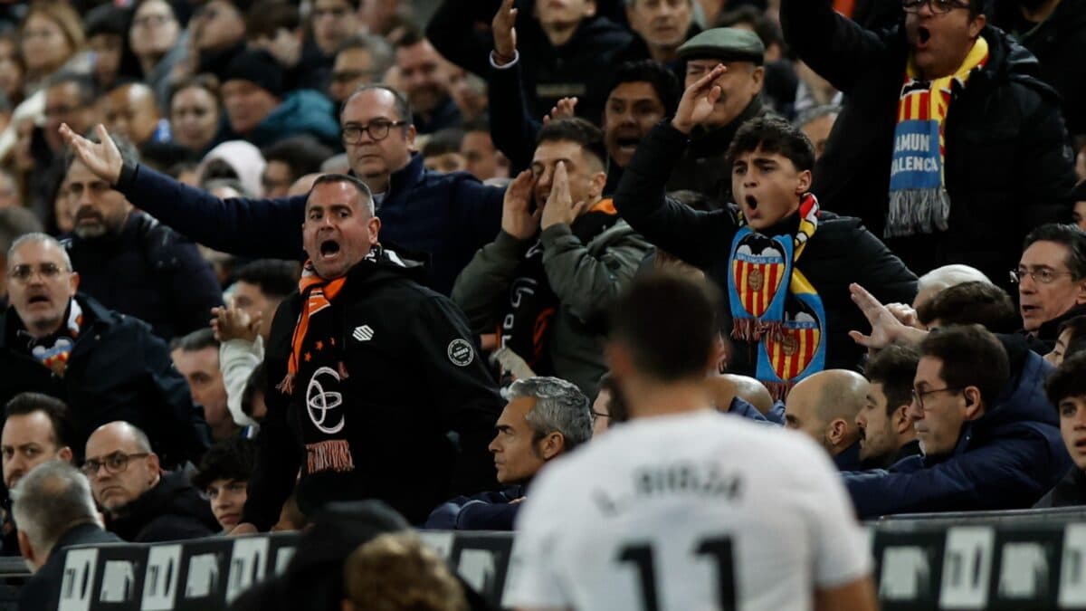 Aguirre rompe tradição centenária do Valencia no Mestalla; entenda