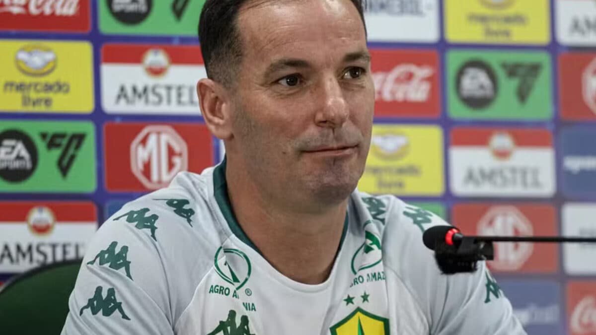 Cuiabá paga dívida com técnico e cobra R$ 45 milhões de clubes brasileiros