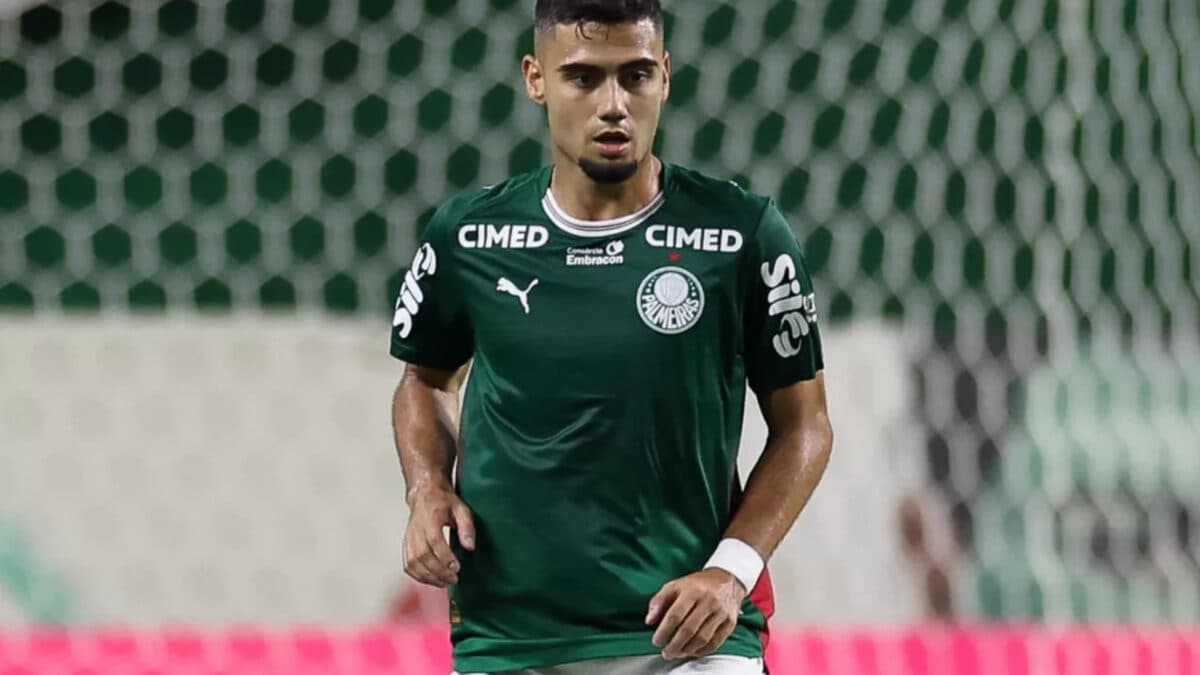 Andreas Pereira se manifesta após expulsão: “Sei que errei”