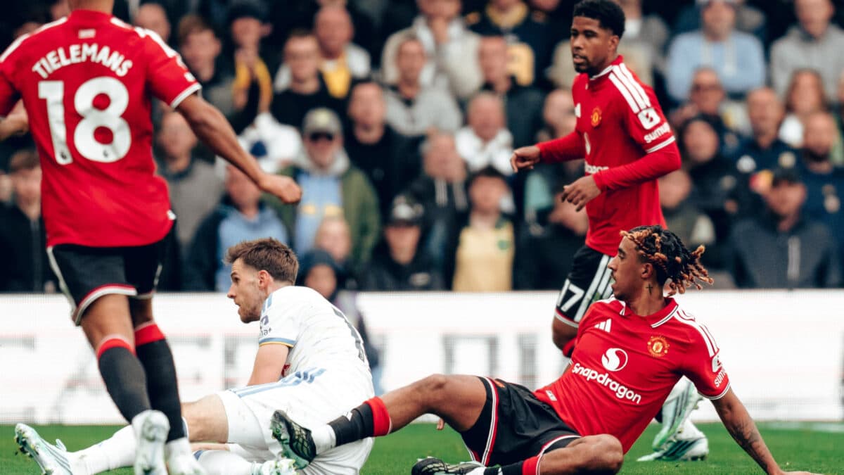 Manchester United apenas empata com o Leeds e estende sequência negativa