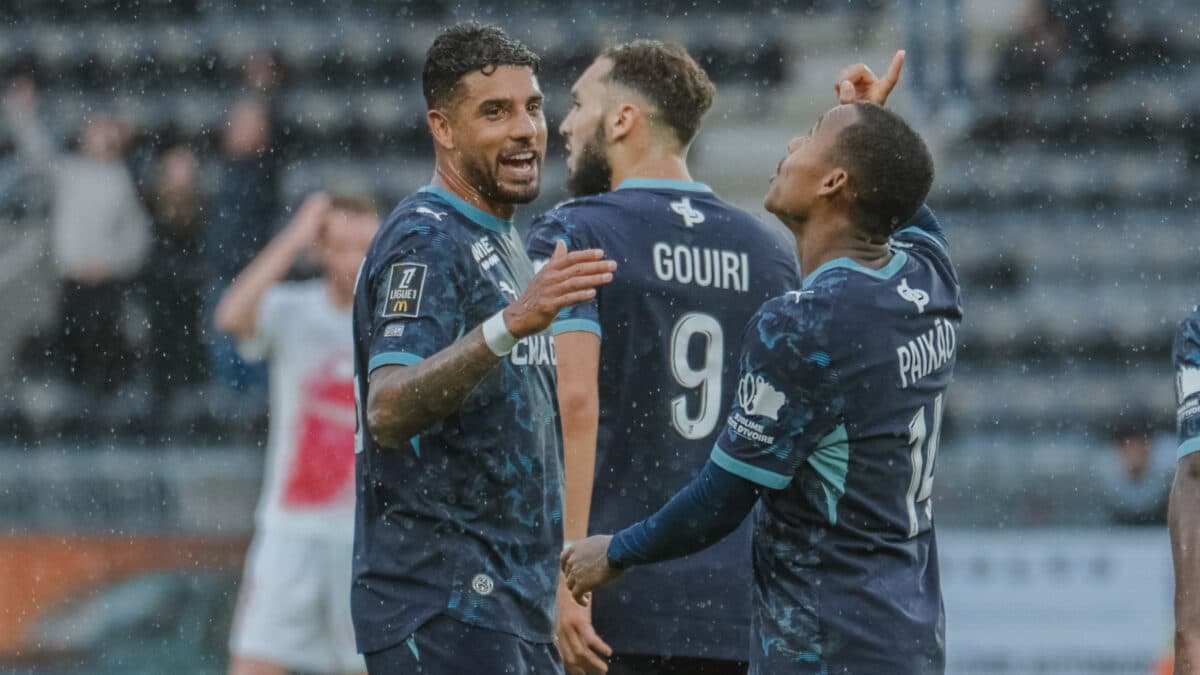 Olympique de Marselha vence Angers de virada e encerra sequência negativa