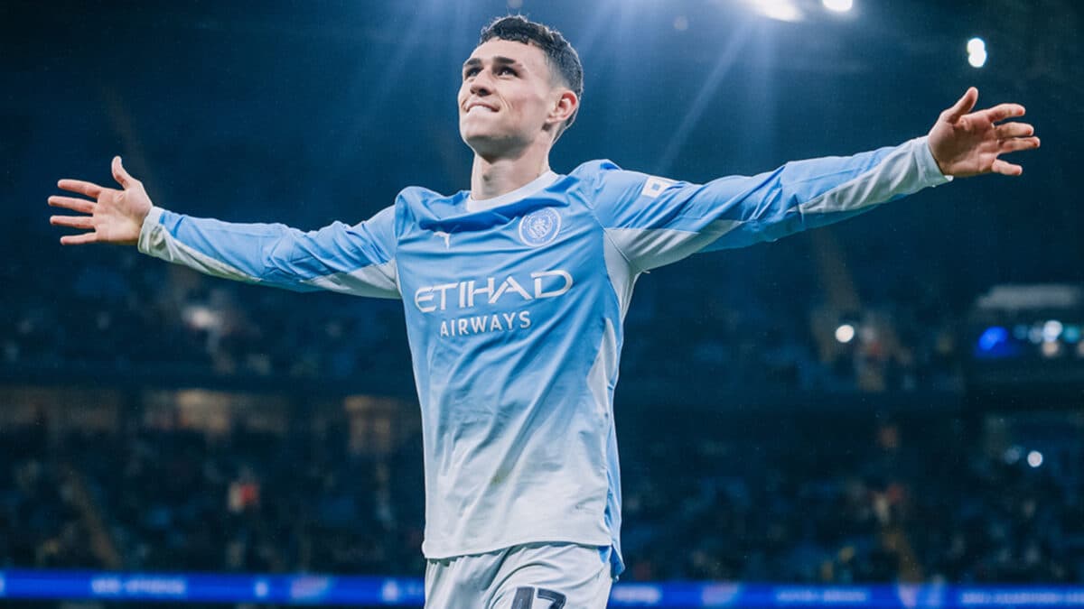 Com hat-trick de Phil Foden, Manchester City goleia o AEK Atenas