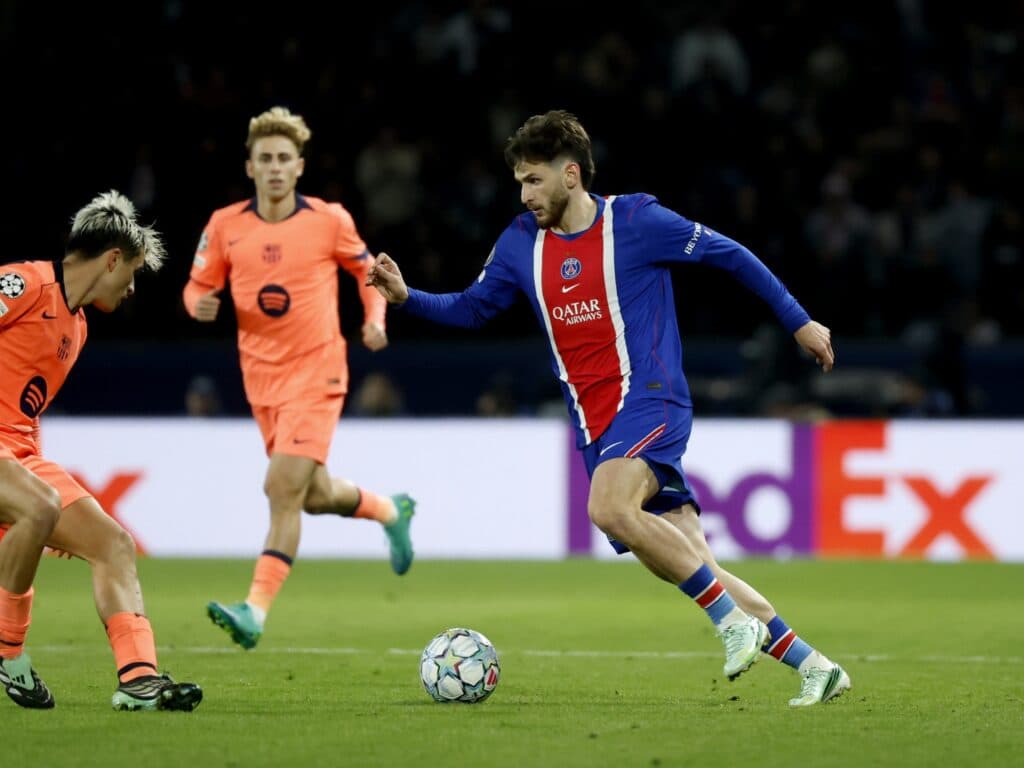 PSG confirma grave lesão de Kvaratskhelia; veja tempo de recuperação
