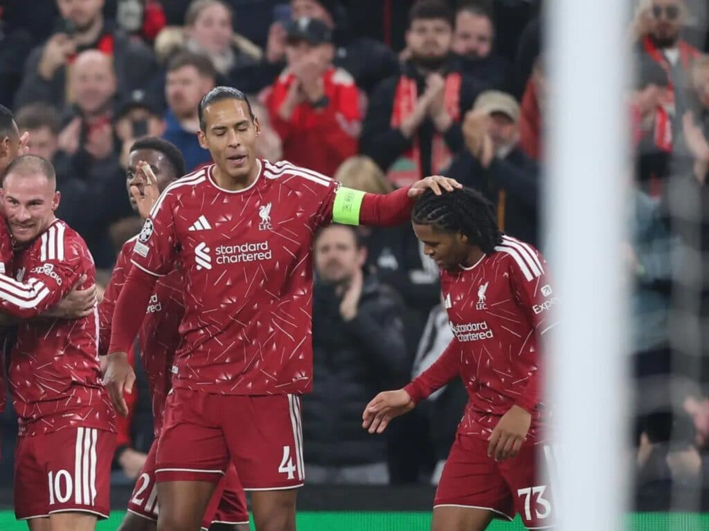 Van Dijk elogia joia do Liverpool após vitória: ‘Ameaça constante’