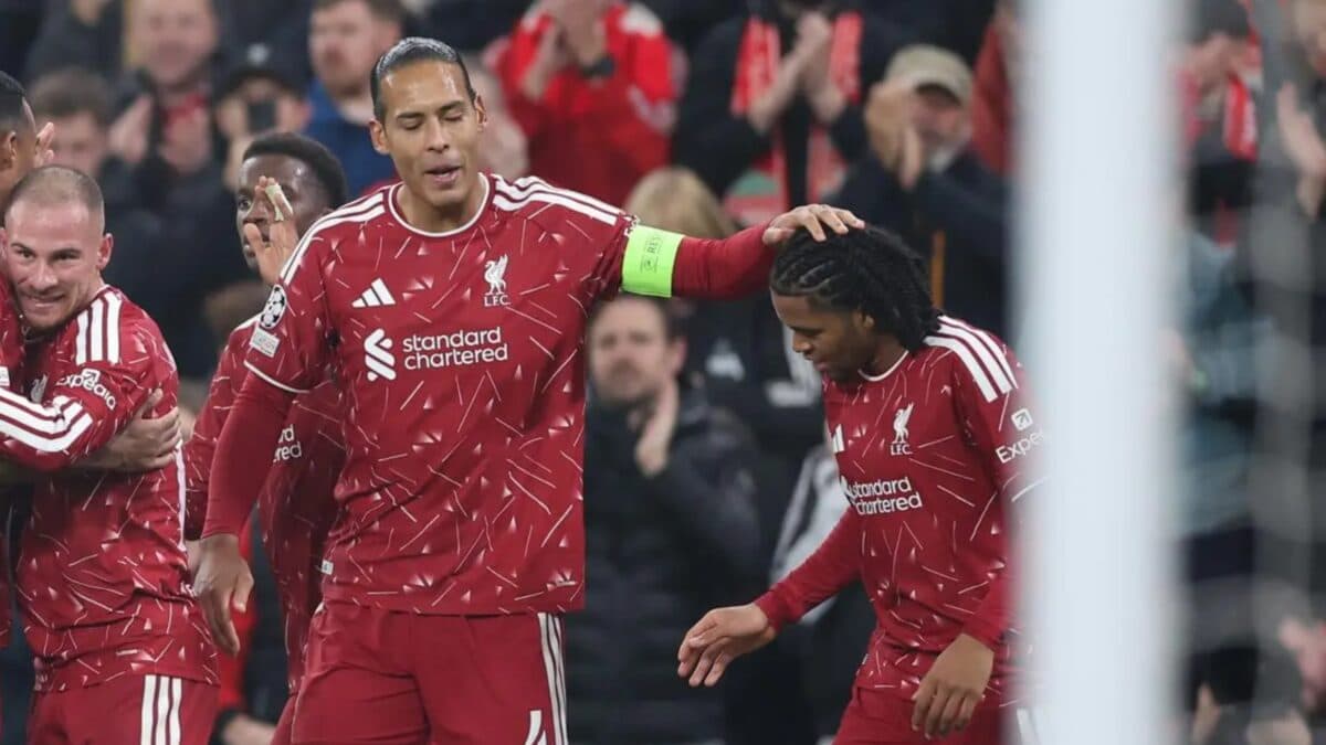 Van Dijk elogia joia do Liverpool após vitória: ‘Ameaça constante’