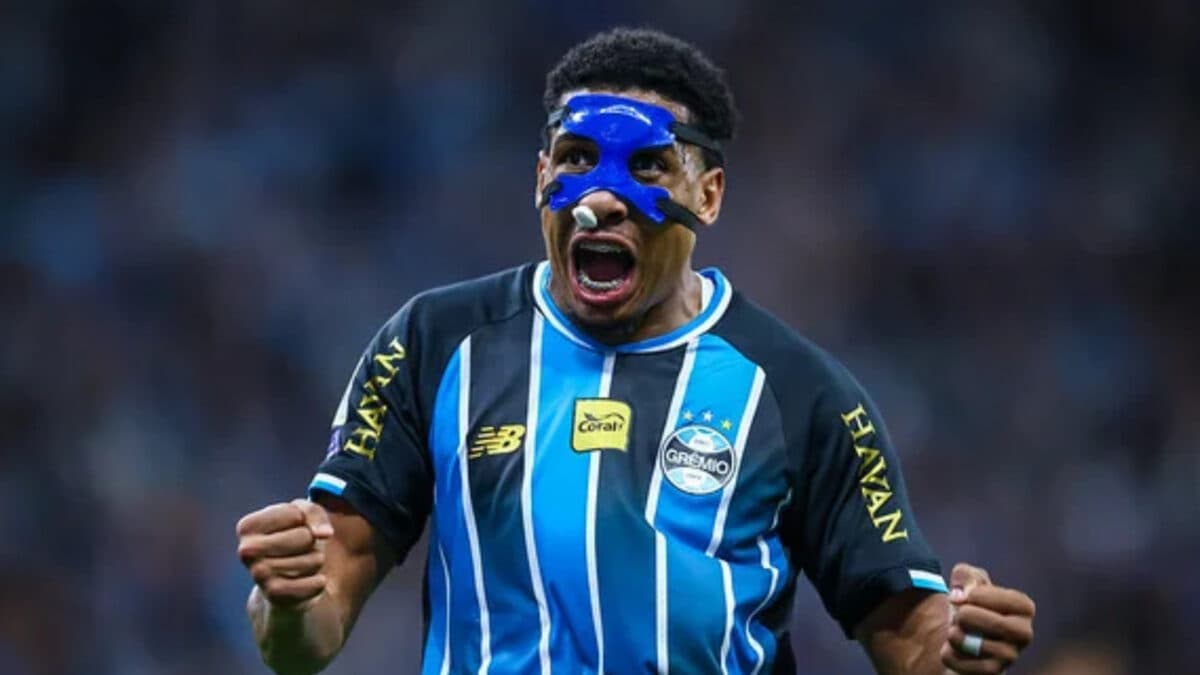 Wallace volta a treinar e reforça o Grêmio contra o Coritiba