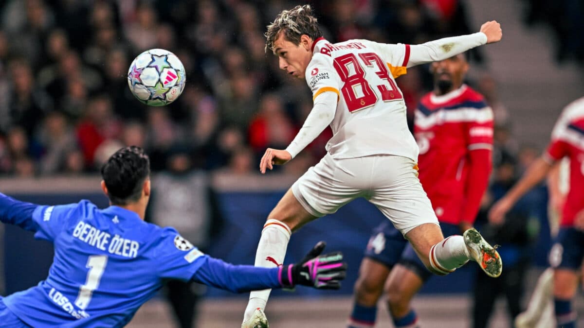 Com gol contra de goleiro, Galatasaray supera Lille e vence a primeira na Champions
