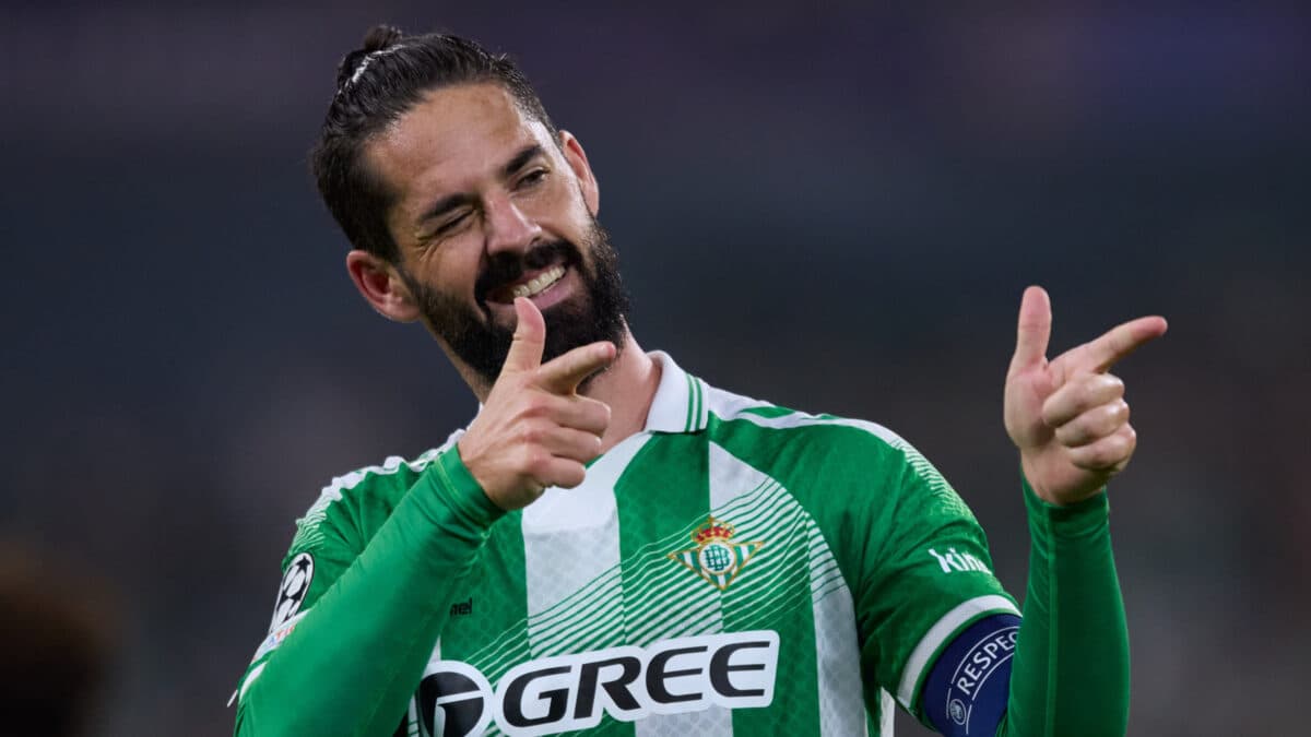 Pênalti de Isco quebra paredão, e Betis mantém 100% na Liga dos Campeões